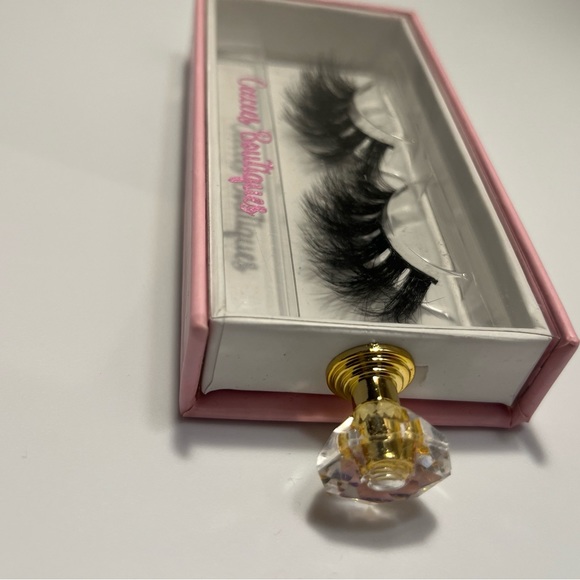 Jasmine- Fluffy False Mink Eyelashes - Picture 3 of 3